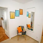 Suzy's Place * פולה