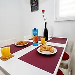 Suzy's Place * פולה