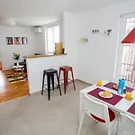 Suzy's Place * פולה